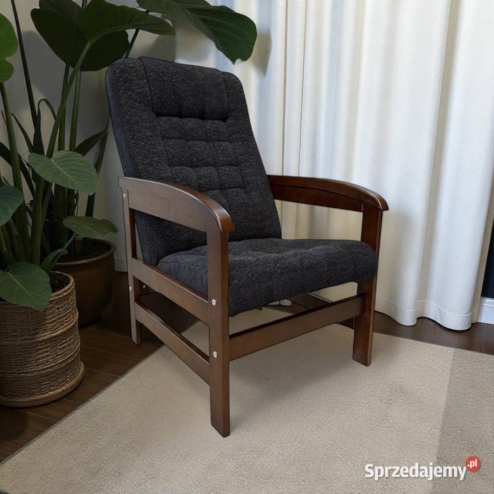 Klasyczny pikowany fotel wypoczynkowy na stelażu wielkopolskie Tarchały Małe