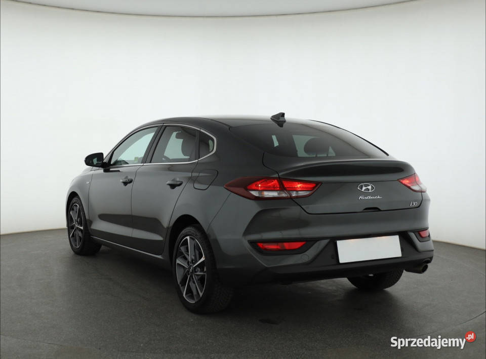 Hyundai i30 Fastback 15 TGDI MHEV tempomat