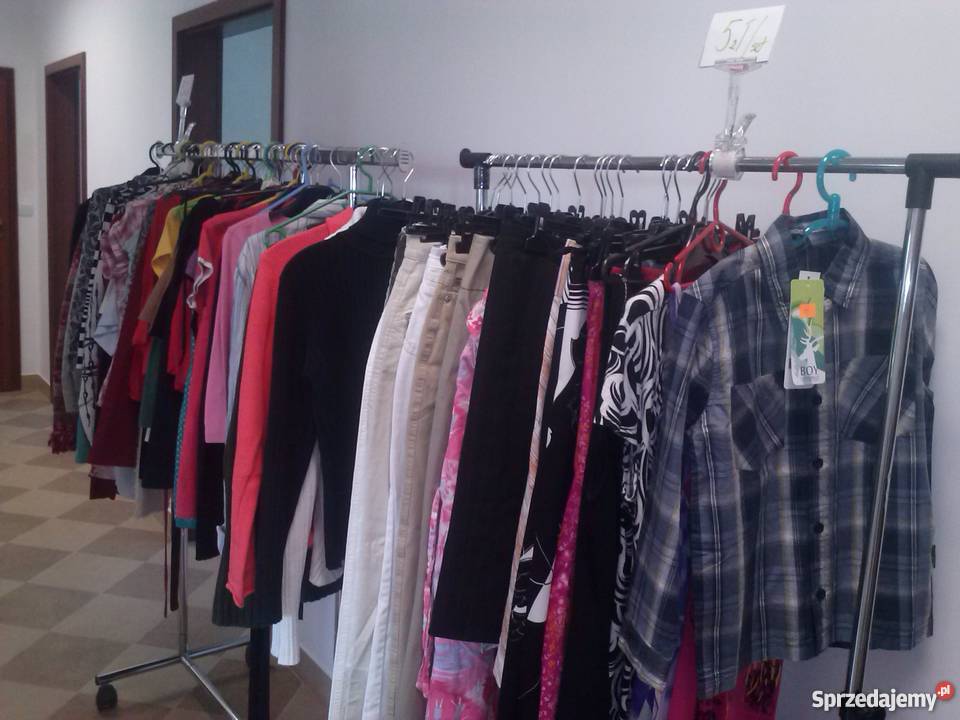 kompletne wyposażenie sklepu z odzieżą uzywaną Czosnów