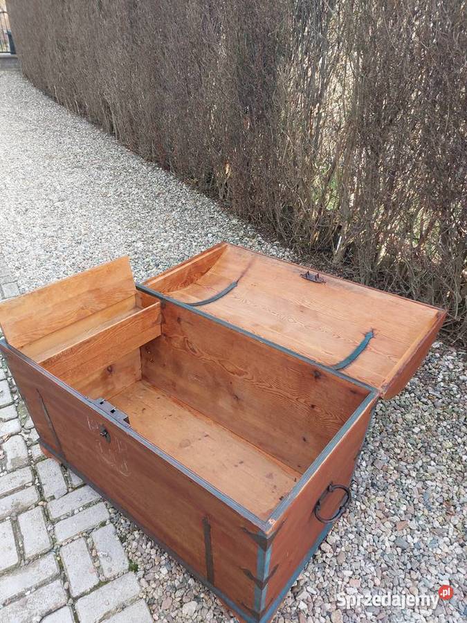 Ogromny kufer drewniany z 1818 r