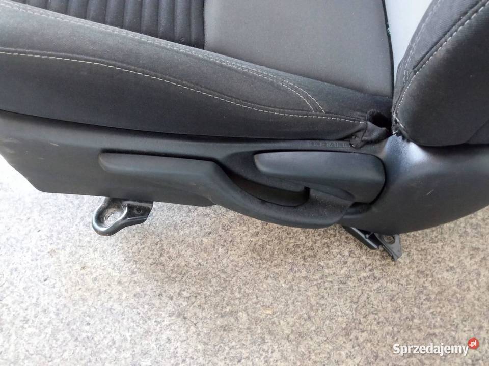 FOTELE PRAWY LEWY PRZÓD KOMPLET Toyota Yaris III