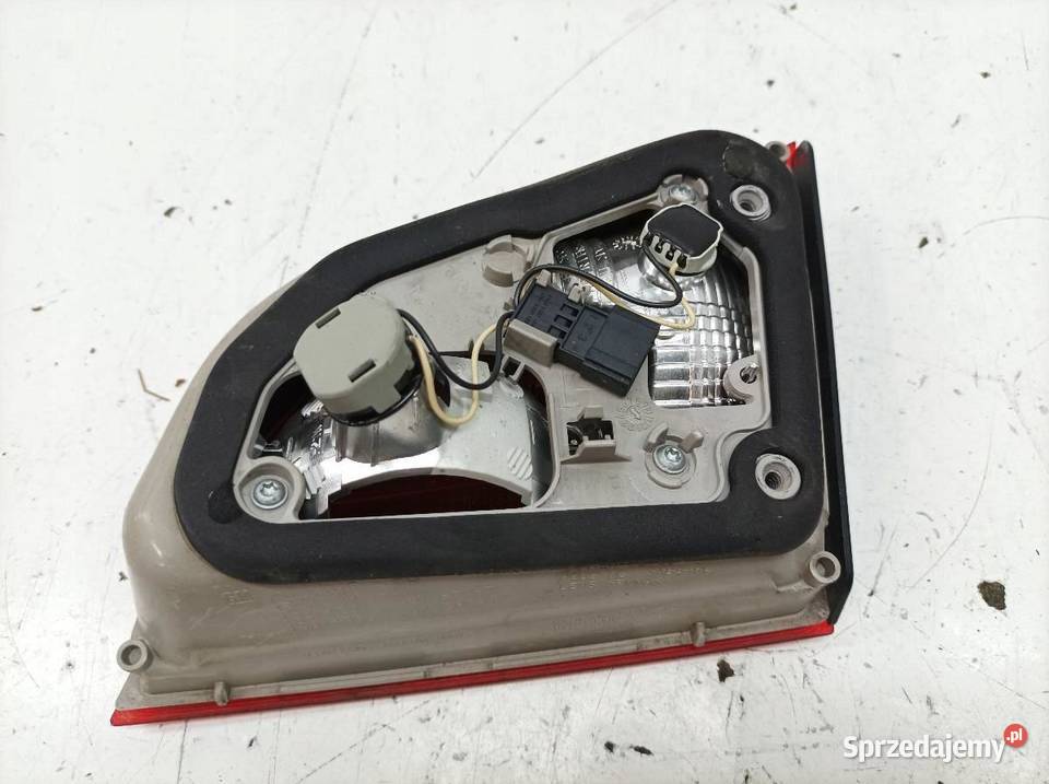 LAMPA TYŁ W KLAPĘ LEWA KOMBI 132782246 Opel