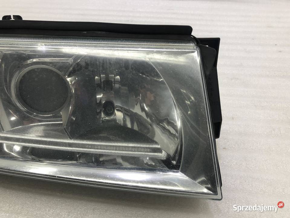 LAMPA PRAWY PRZÓD 1U1941016G XENON SKODA OCTAVIA