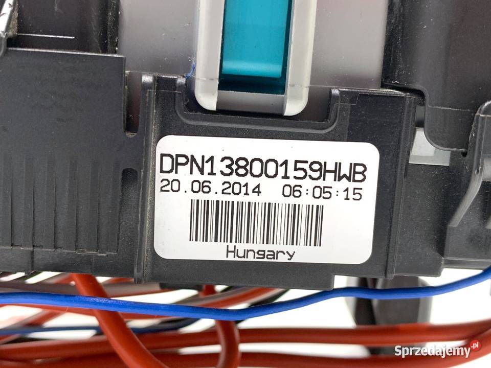 SKRZYNKA BEZPIECZNIKÓW VOLVO V60 I Kombi 1018 20