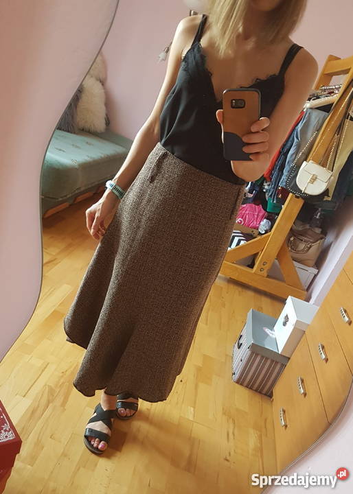 Asymetryczna ciepła spódnica