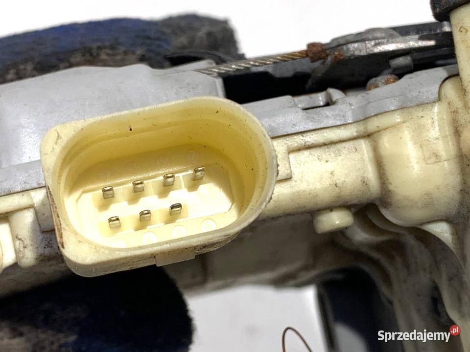 ZAMEK DRZWI PRAWY PRZÓD VW PASSAT B6 Hatchback osobowe