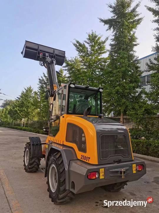 Ładowarka teleskopowa APS 2500T model 2023 NOWA