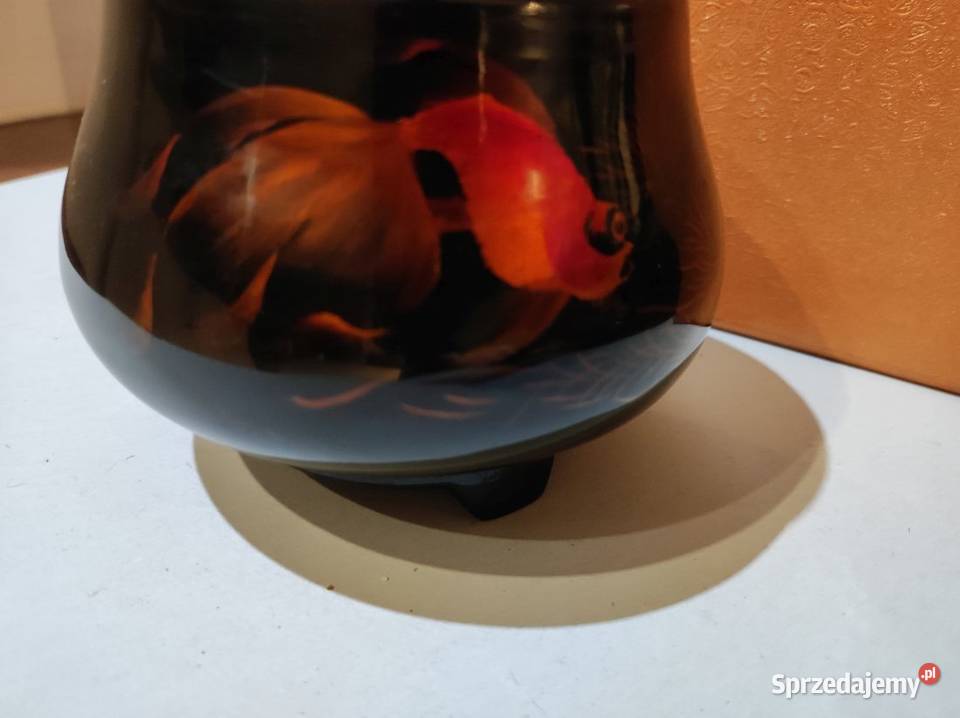 czarna szkatułka puzderko z laki złote rybki świętokrzyskie Kielce