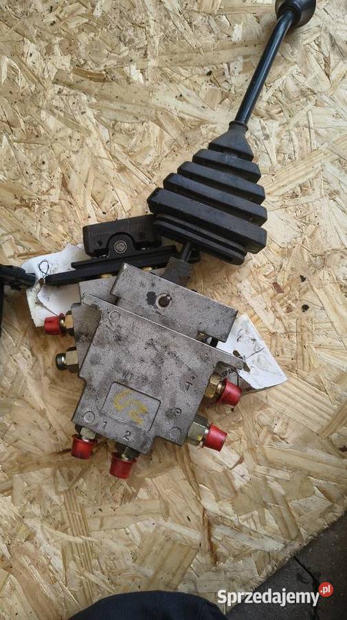Joystick Rozdzielacza Hydrauliczny 2 Sekcyjny Staszów