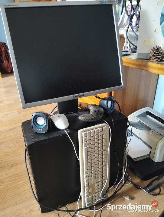 komputer monitor pad głośniki klawiatura myszka Narama