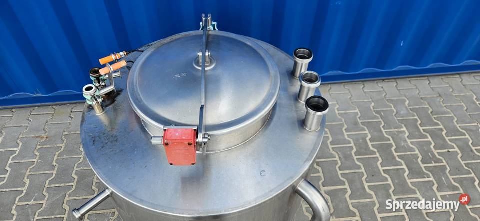 Zbiornik z automatycznym włazem Wojnowice