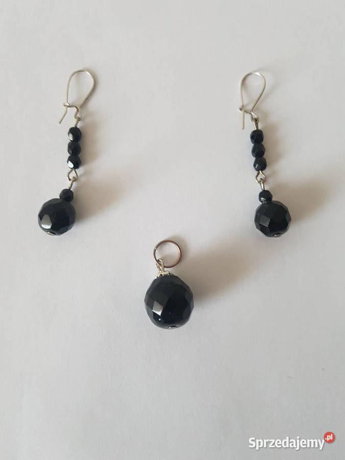Kolczyki i wisiorek czarne z tworzywa sztucznego