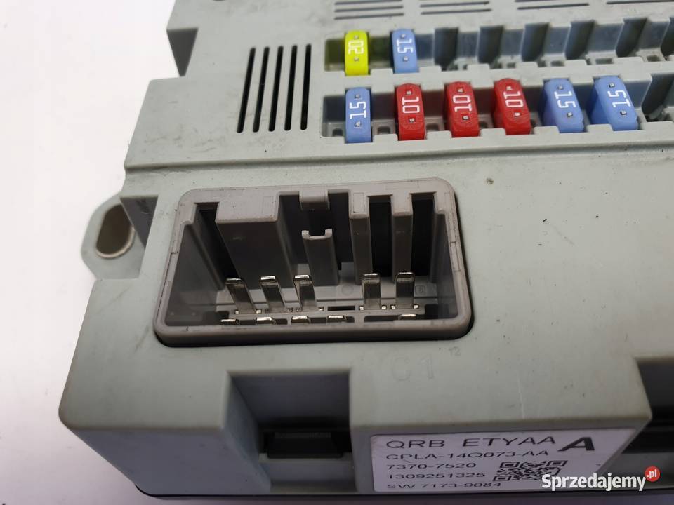 Range Rover Sport II L494 SKRZYNKA BEZPIECZNIKÓW Rudka