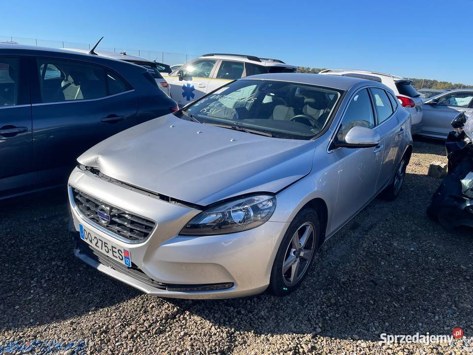 VOLVO V40 16 T2 120 Momentum Effektiv Line DQ275