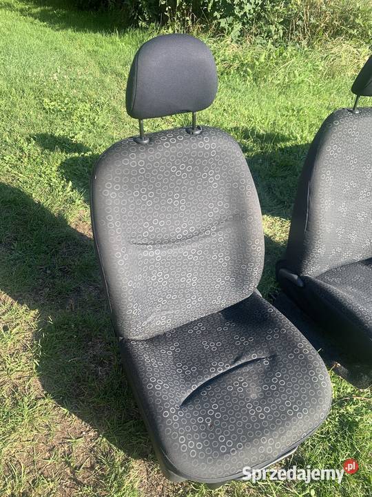 Fotel fotele siedzenia Toyota Yaris 1 9905 lewy osobowe Zabłudów