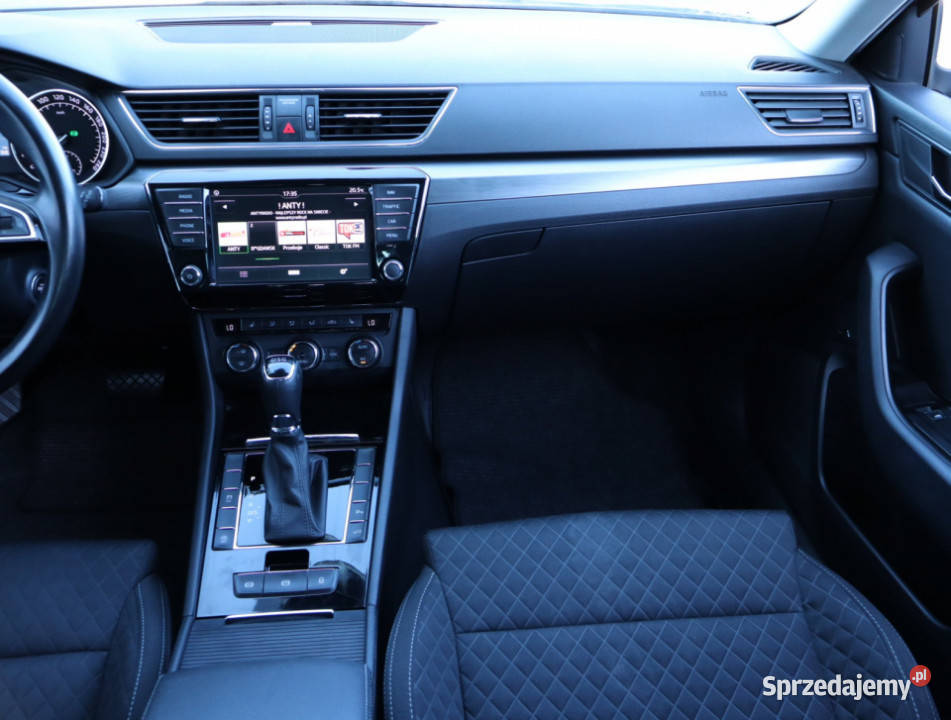 Skoda Superb 20 TSI światła przeciwmgielne