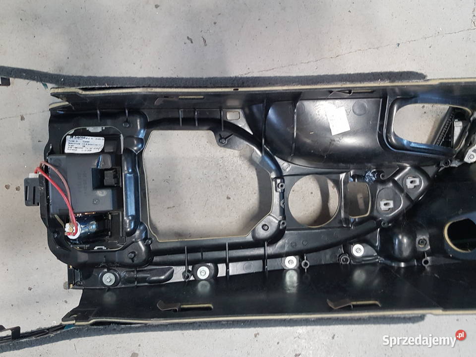 BMW 5 E60 E61 PODLOKIETNIK TUNEL SCHOWEK KRATKA Turek