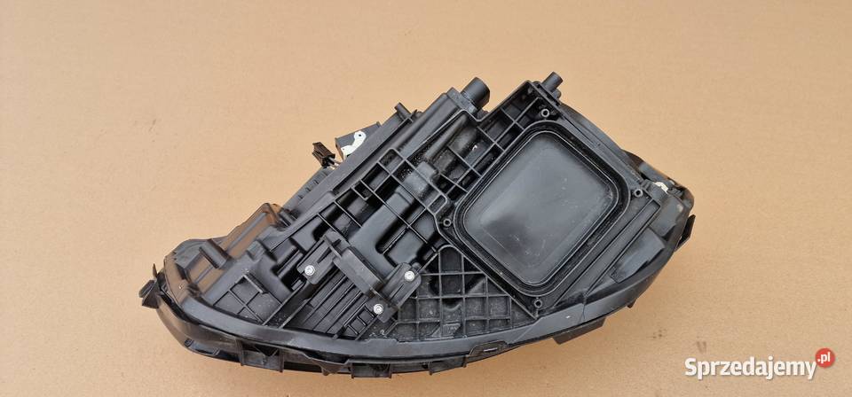 MERCEDES AKLASA W177 REFLEKTOR LAMPA PRAWA