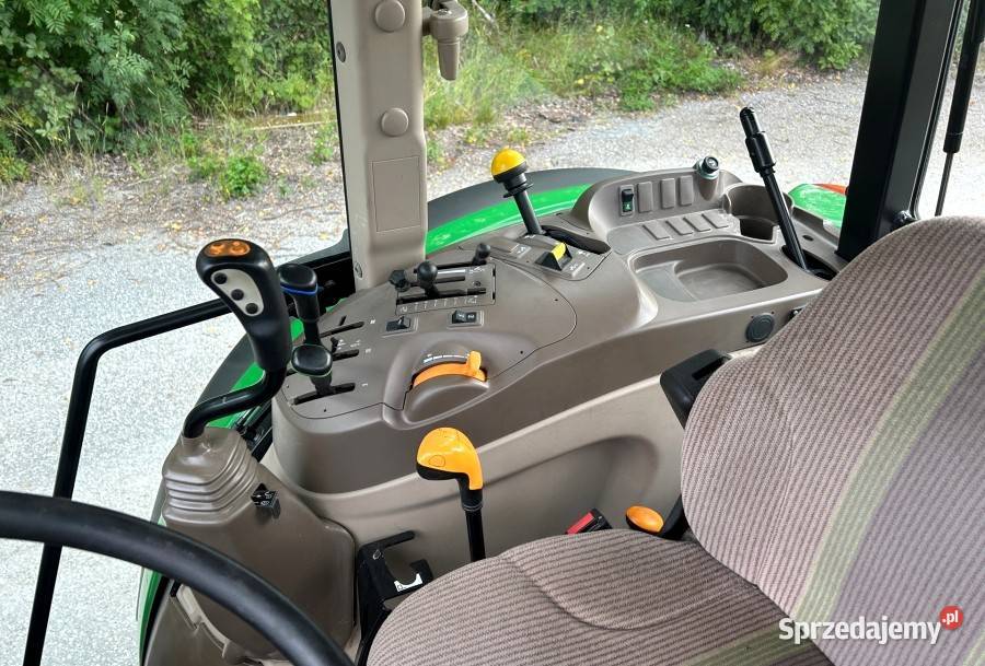 Ciągnik John Deere 5080 M z ładowarką John Deere Biała