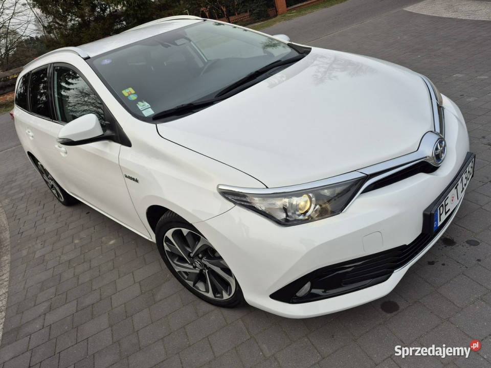 Toyota Auris 18 hybrid climatronic kamera grzane lakier metallic Drelów