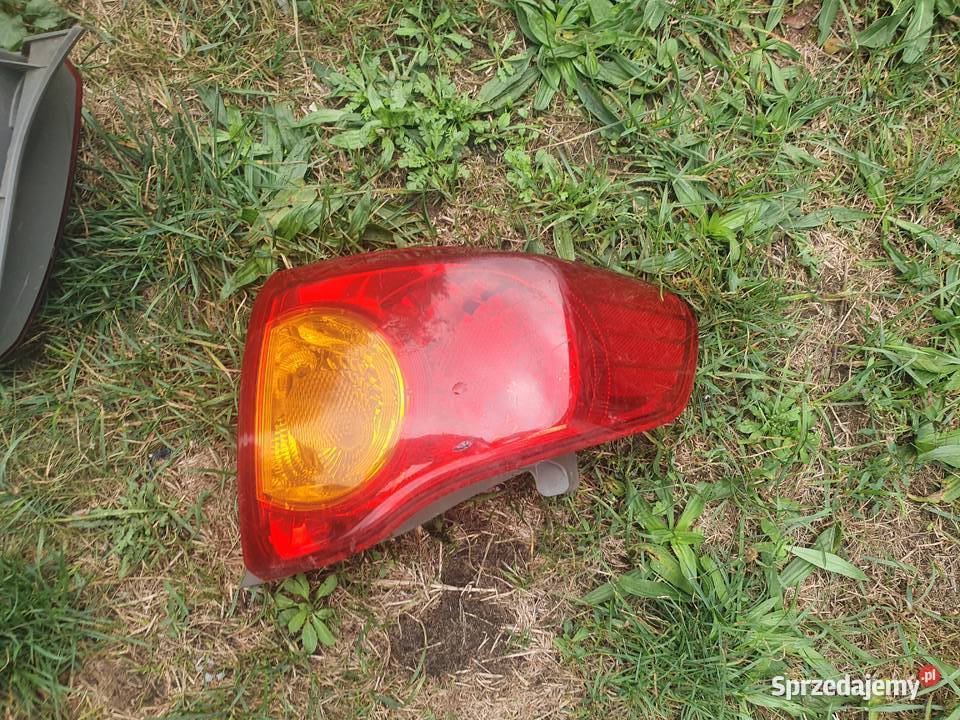 Lampa tylna prawa lewa w błotnik klapę Toyota Kraków