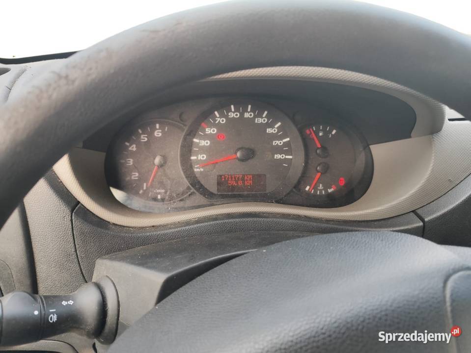 Nissan nv 400 Miłosław