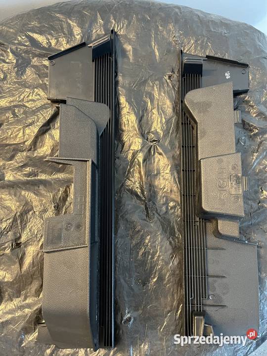 Plastiki do bagażnika Golf VIII kombi nieuszkodzony Kielce