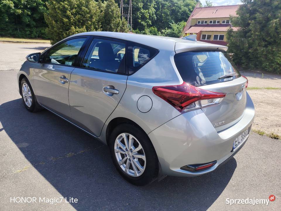 Auris 16 benzyna salon oryginał lakier 2X koła