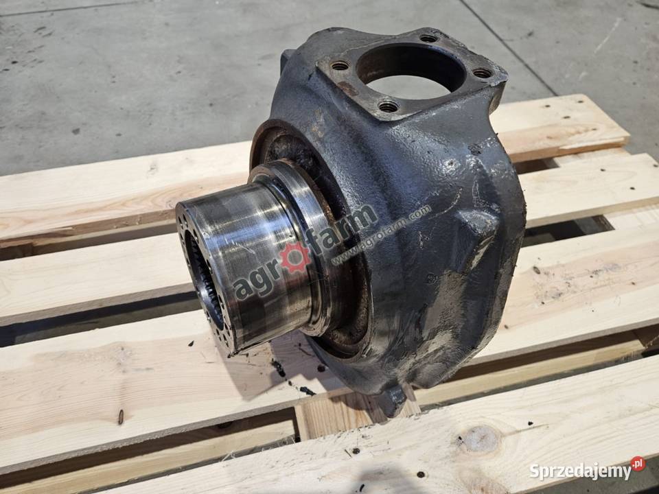 Zwrotnica prawa Valtra T171 T191 T174 T173 Byków