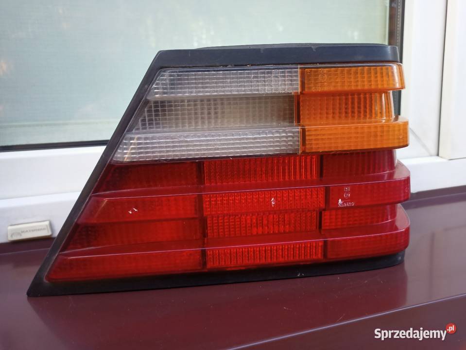 Mercedes W124 sedan lampa tył tylna prawa wkład łódzkie Sieradz sprzedam