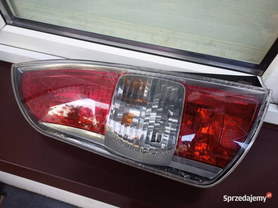 Daihatsu Sirion II 2 lampa tył tylna lewa Sieradz
