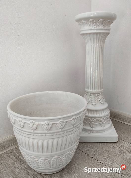 Ceramiczny postument z donicą
