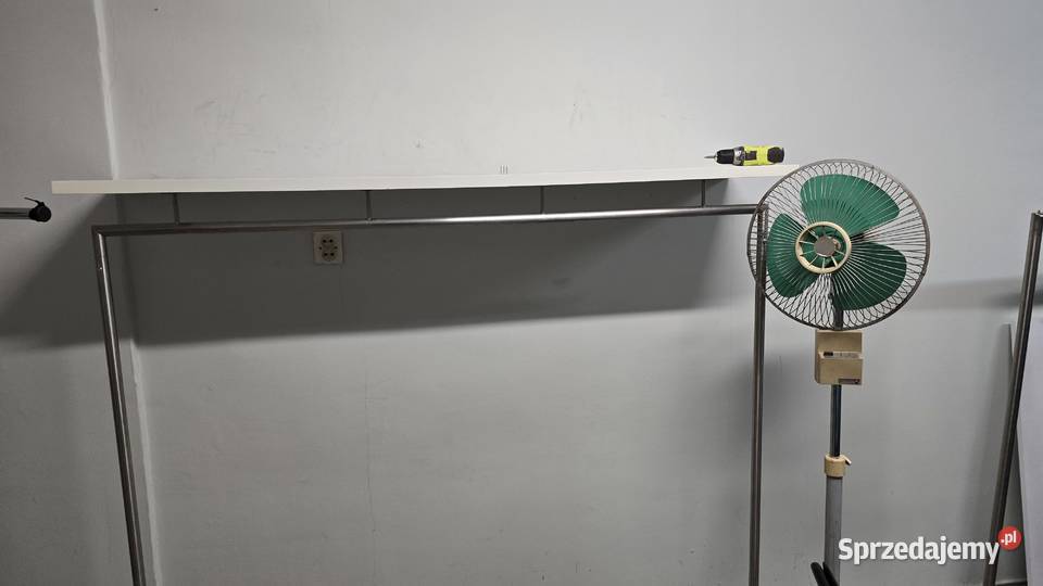 Stojaki do sklepu odzieżowego Bydgoszcz