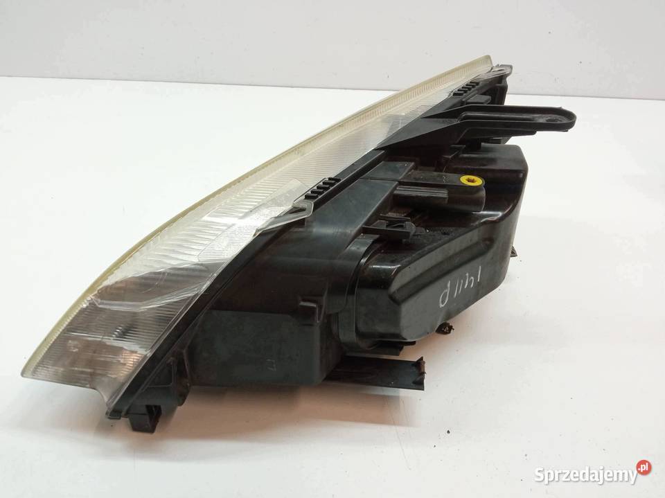 LAMPA PRZÓD PRAWA EU Ford Focus C I 20032010 osobowe Lampy przednie