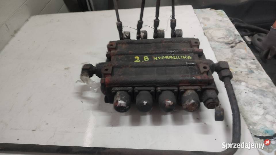 ROZDZIELACZ HYDRAULICZNY 4 SEKCYJNY