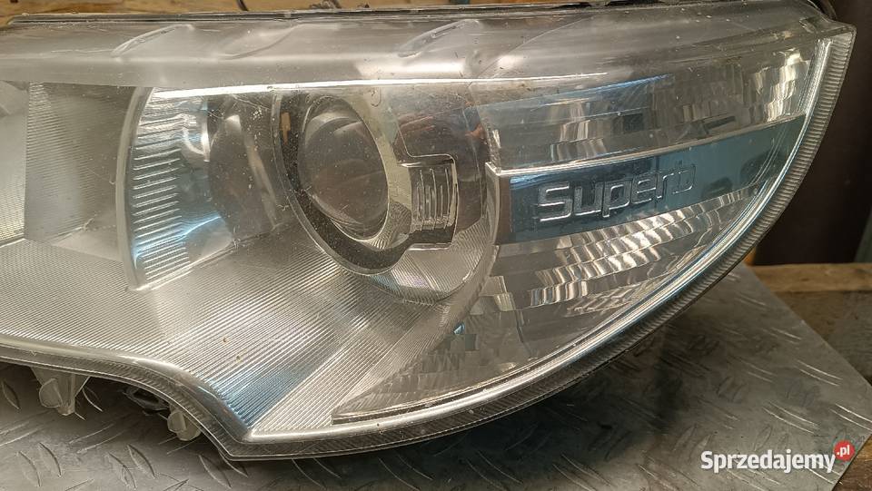 Lampa lewa SKODA SUPERB II Orzesze
