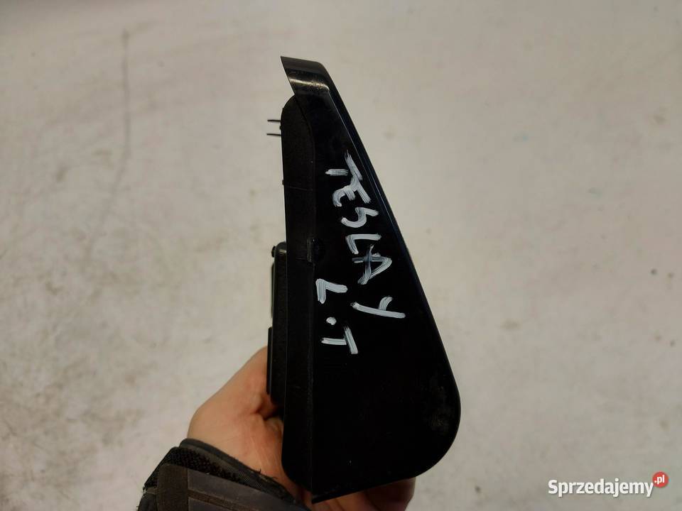 TESLA MODEL Y 2023r Ślizg mocowanie zderzaka tył