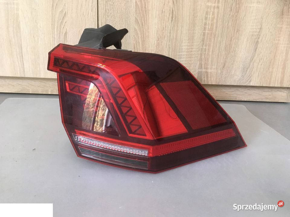 VOLKSWAGEN TIGUAN 2017 LAMPA PRAWA TYLNA W Kozubszczyzna
