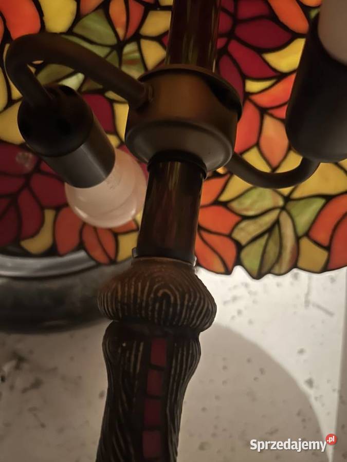 Elegancka lampa witrażowa w stylu Tiffany Gliwice