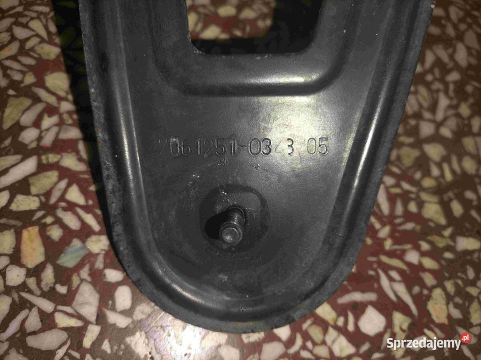 Uchwyt zderzaka tylny lewy BMW E60 E61 Poręba sprzedam
