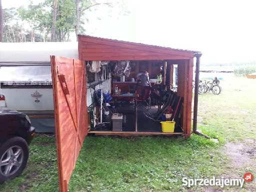 Przyczepa kempingowa z zabudową