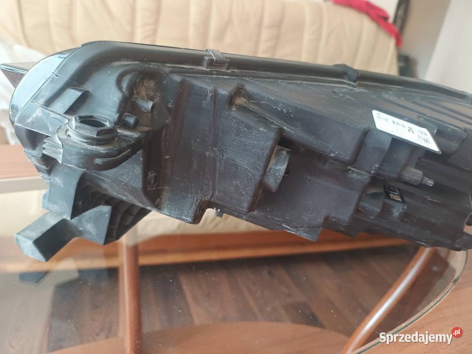 Lampa reflektor prawy skoda octavia IV stan