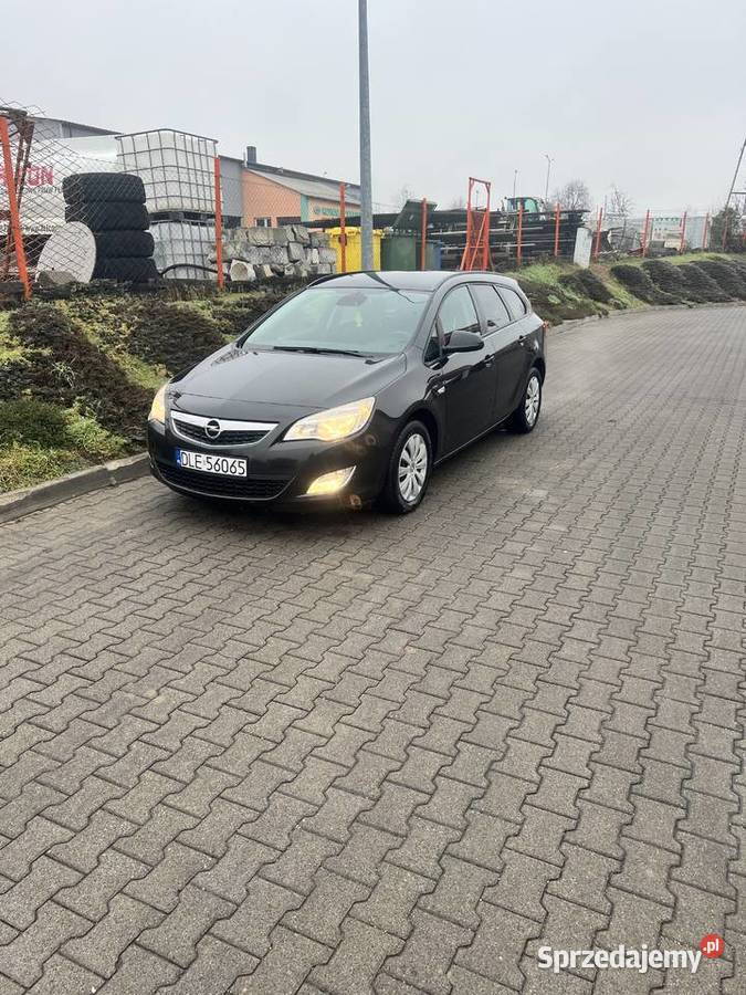 Opel Astra J SportsTourer 17cdti Rok produkcji 2012 Astra Legnica