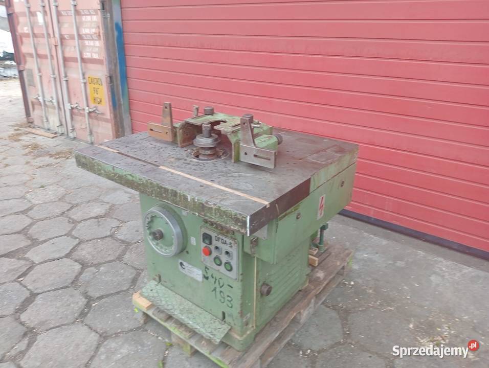 Frezarka dolnowrzecionowa z wózkiem Gomad