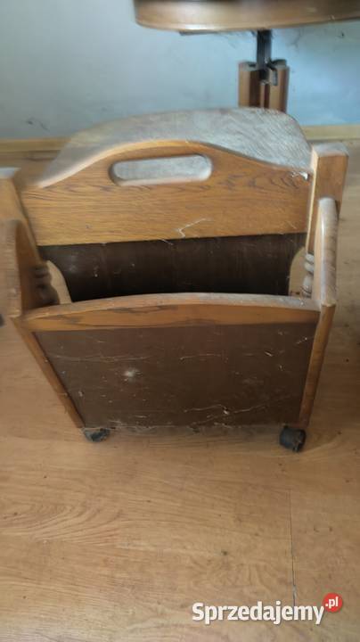 Stolik na gazety Linia