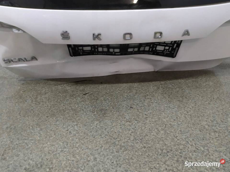 KLAPA TYŁ SZYBA USZKODZONA Skoda Scala I 2019