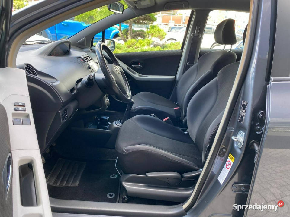 Toyota Yaris klimatronic benzynka manual isofix śląskie Żory