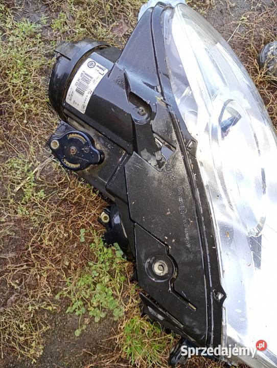 2 lampy passat b6 Jedna Valeo drugą chińczyk Lampy przednie Motoryzacja dolnośląskie Wrocław