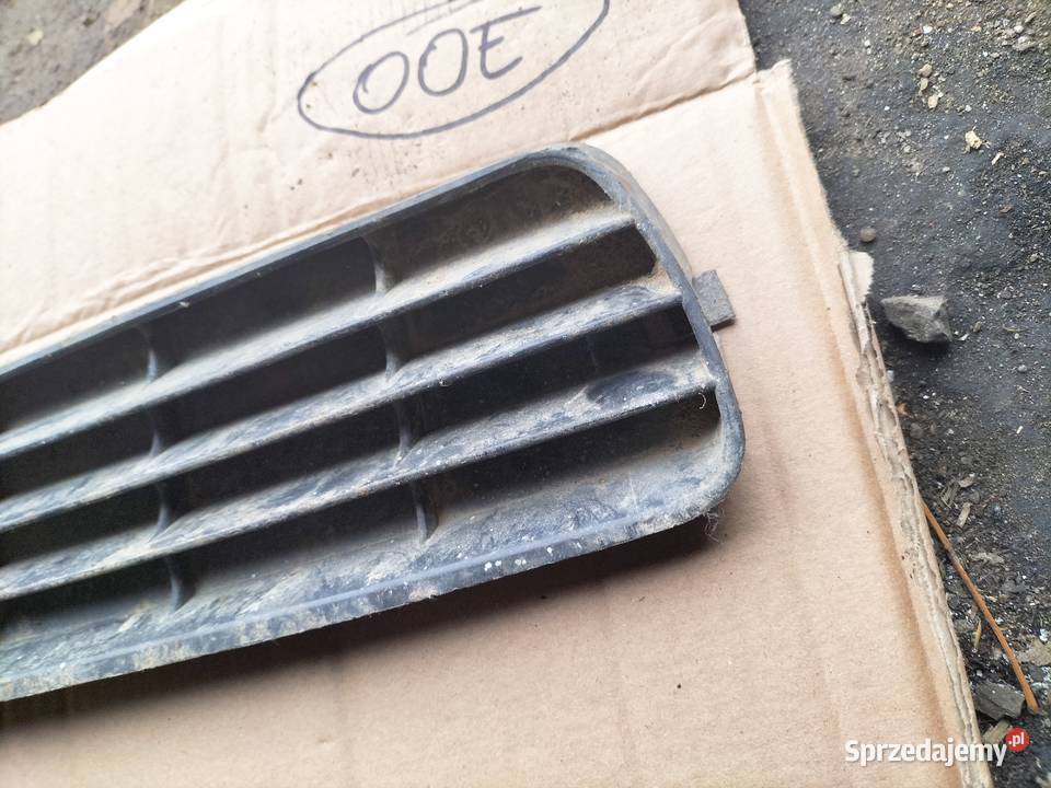 AUDI 80 B4 ŚRODKOWA KRATKA ZDERZAKA PRZEDNIEGO osobowe