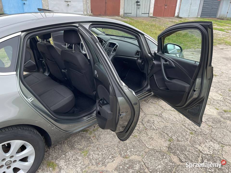 Opel Astra J Pierwszy właściciel salonowy Sedan / Limuzyna Ciechocinek sprzedam